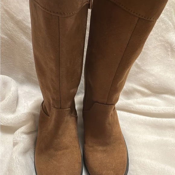 Kenneth Cole Kids Brown Boots - Picture 1 of 2